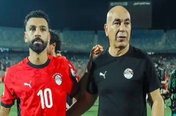السبب الحقيقي لمغادرة محمد صلاح معكسر منتخب مصر.. أرضية الملعب ولا حسام حسن؟