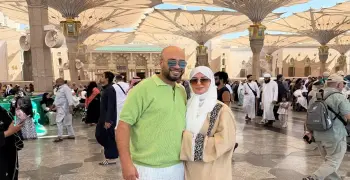 حاتم صلاح وزوجته بشهر العسل في الحرم (صور)