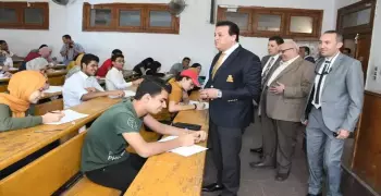 وزير التعليم العالى يتفقد الامتحانات في جامعة عين شمس