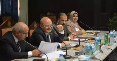العزل من الوظيفة لمن يجبر الطلاب على شراء الكتب في جامعة الزقازيق