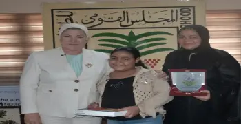 تكريم طفلة كيس الشيبسي «هايدي» من رئيسة المجلس القومي للطفولة والأمومة