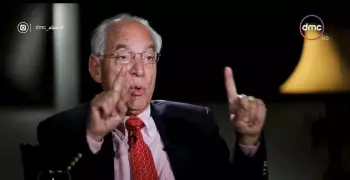 لإطلاق اسمه على كويكب بالفضاء.. وزير التعليم العالي يهنئ فاروق الباز