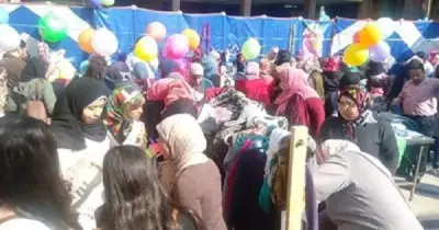 5000 قطعة بالمجان.. معرض خيري للملابس بجامعة القاهرة