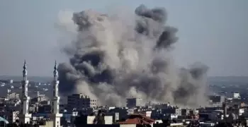 طيران الاحتلال الإسرائيلي يقصف قطاع غزة