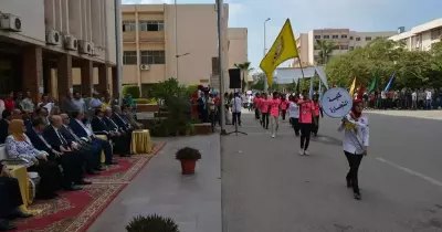 طوابير عرض بالأعلام في ثاني أيام الدراسة بجامعة الزقازيق (صور)