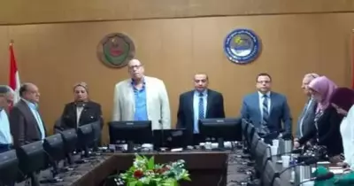 مجلس «طب بني سويف» يبدأ اجتماعه بدقيقة حداد على ضحايا «الواحات»