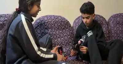 طفل الشاطبي بين اسمين «فارس وحمزة».. عاد لأسرته بعد 11 عاما من الاختطاف (فيديو)