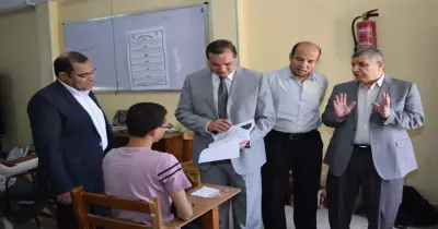 بالصور.. رئيس جامعة سوهاج يتفقد لجان الامتحانات بكليتي الصيدلة والآداب