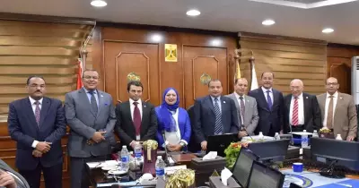 رئيس جامعة بني سويف يكرم الحاصلين على جوائز الدولة التشجيعية