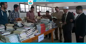 بـ ٣ جنيه.. معرض لبيع الكتب القديمة داخل جامعة أسيوط (صور)