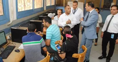 نائب رئيس جامعة عين شمس يتفقد معامل تنسيق الثانوية العامة
