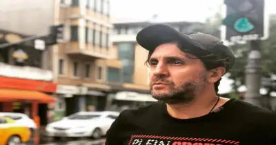 طرح بوستر مسرحية خيال مريض.. أولى التجارب المسرحية لهشام ماجد