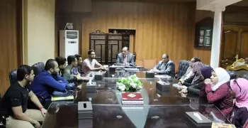 رئيس جامعة بني سويف يتدخل لحل أزمة منع طالبة من العودة لمنزلها بعد وفاة والدها