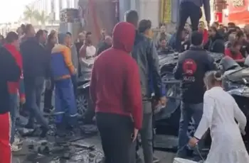 سقوط سيارة ملاكي من أعلى كوبري أكتوبر أمام نادي السكة الحديد (صور)