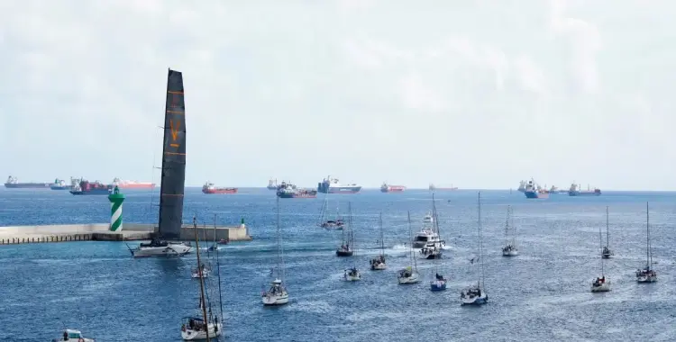  أسطول الصمود العالمي يدخل منطقة الخطر نحو غزة.. إسرائيل تتوعد بإغراقهم 