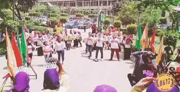بارتداء تيشيرت الزمالك.. طلاب إعلام القاهرة يحتفلون بالتخرج (صور)