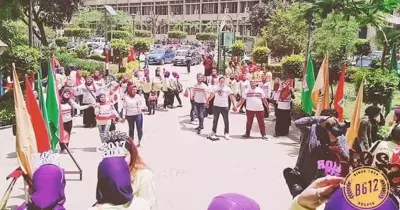 بارتداء تيشيرت الزمالك.. طلاب إعلام القاهرة يحتفلون بالتخرج (صور)
