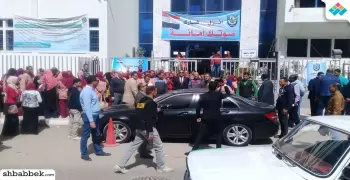 رئيس جامعة دمنهور يحشد الطلاب للتصويت في الانتخابات الرئاسية (صور)