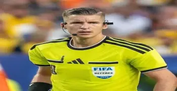 بعد إثارته جدلا تحكيميا.. ديانة حكم مباراة مصر والأرجنتين
