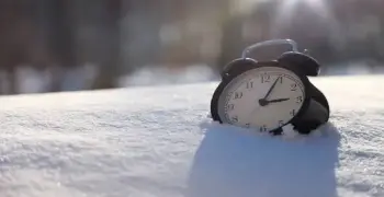 متى التوقيت الشتوي 2026؟.. موعد تأخير الساعة