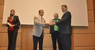 وزارة البيئة تكرم نائب رئيس جامعة المنيا لمجهوداته في خدمة المجتمع