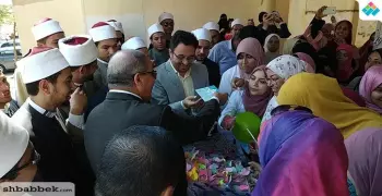 طالبات جامعة الأزهر يستقبلن المحرصاوي بـ«البونبون»