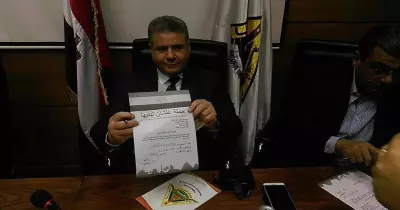 رئيس جامعة بنها يحشد هيئة التدريس لتوقيع استمارة «علشان تبنيها»