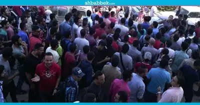 صور| تظاهر طلاب هندسة العاشر لإقالة العميد