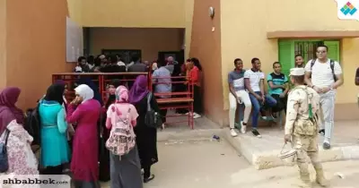 صور مشاركة طلاب كلية تربية نوعية أسوان في استفتاء تعديل الدستور