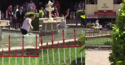 طالب يستحم أمام طالبات جامعة المنصورة «فيديو»