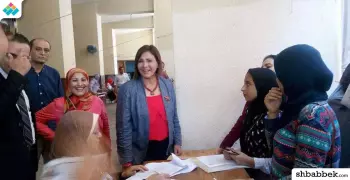خلال تفقد لجان التنسيق.. عميدة آداب عين شمس تعد بتذليل العقبات أمام الطلاب الجدد
