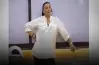سماح صبحي مدرسة الفلسفة.. من فيديو «الرجالة أندال» إلى الرقص بالحصص وتوزيع سبائك ذهب