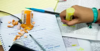 الأدوية المنبهة مش هتخليك تركز في المذاكرة.. اعرف البديل