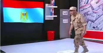 شاهد| جابر القرموطي بالزي العسكري يهاجم الجزيرة: مدينة الإنتاج أقدم منها