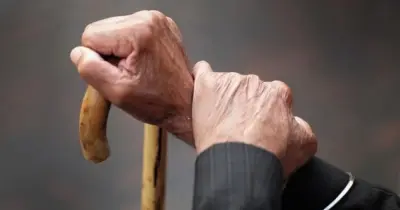 ضربه بالشبشب.. استياء من فيديو يوثق اعتداء سائق ميكروباص على مسن في الشرقية