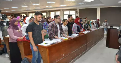 جامعة حلوان تتضامن مع ضحايا حادث الواحات بالوقوف دقيقة حداد