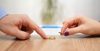 متى تلجأ إلى الطلاق؟.. وكيف تعيش حياة جديدة سعيدة؟