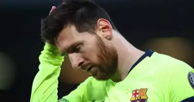 تصرف غريب من ميسي بعد الخسارة من ليفربول.. غاضب من كل الفريق
