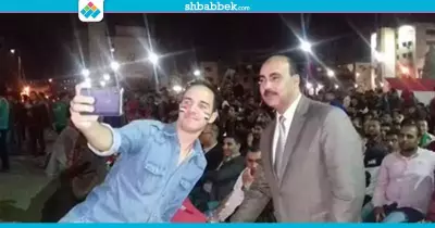 رئيس جامعة الفيوم يشاهد مباراة منتخب مصر مع الطلاب