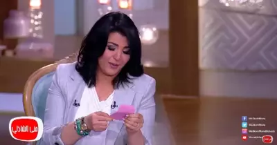 «أتخن 10 كيلو».. منى الشاذلي تعرض أمنيات طالبة بجامعة بني سويف (فيديو)