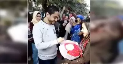 شاهد خطوبة أمام جامعة حلوان