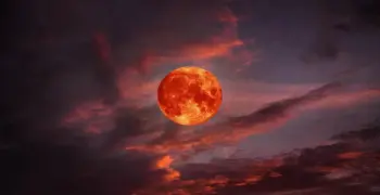 موعد خسوف القمر اليوم 13 رمضان 1447 وأماكن رؤيته