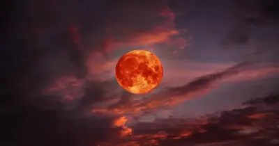 موعد خسوف القمر اليوم 13 رمضان 1447 وأماكن رؤيته