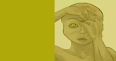 «المتطفل» كيف تواجه من يشاركك النظر في هاتفك بالمواصلات؟