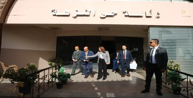  التقصير يطيح برئيس حي النزهة.. تفاصيل قرار وزيرة التنمية المحلية 