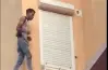 لص يقتحم شقة بكمبوند في أكتوبر ويهدد سيدة بالقتل.. (فيديو وصور)