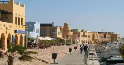 رئيس حي شمال الغردقة يصفع عاملا على وجهه.. قرار عاجل ضد اللواء ياسر جلال