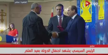بالفيديو.. السيسى يكرم عدد من علماء وأوائل الثانوية العامة باحتفالية «عيد العلم»