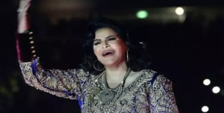  الإطاحة بالفنانة أحلام من برنامج «the voice».. والملكة: «شكرا» 