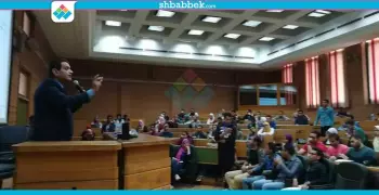 محاضر بتجارة القاهرة: «اكتساب الخبرة يكون خلال 7 سنوات فقط من العمل» (صور)